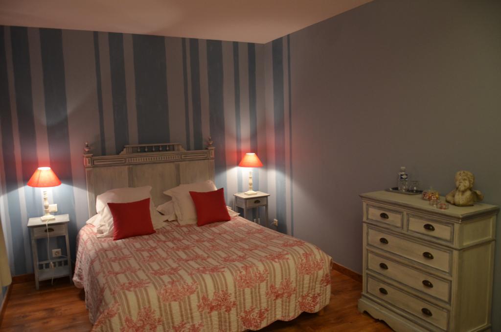 Bed and Breakfast La Closerie à Nercillac Chambre photo